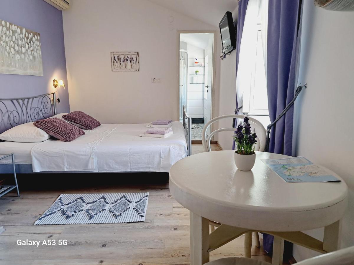 Heritage Rooms Kut Вис Екстериор снимка