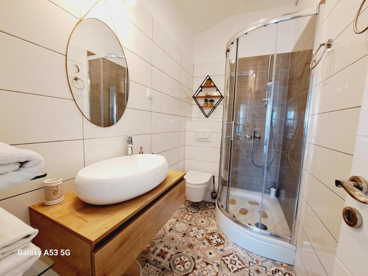 Heritage Rooms Kut Вис Екстериор снимка