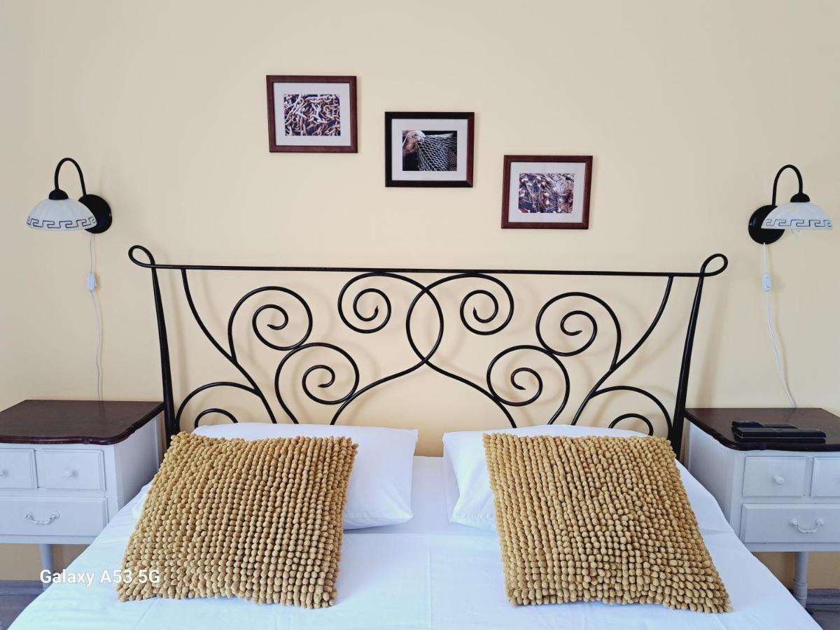 Heritage Rooms Kut Вис Екстериор снимка
