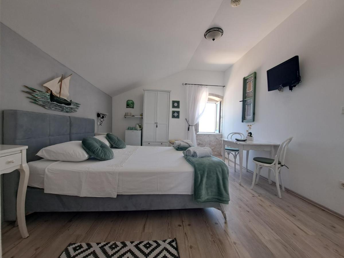 Heritage Rooms Kut Вис Екстериор снимка