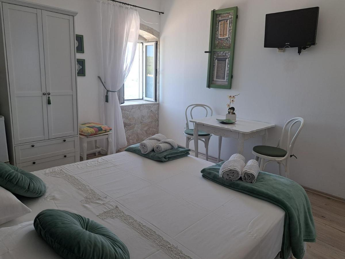 Heritage Rooms Kut Вис Екстериор снимка